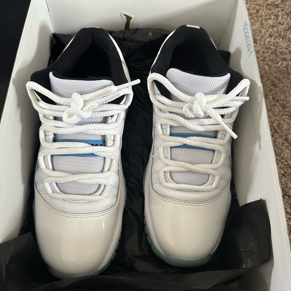 Youth 5.5 (women’s 7) Jordan 11 low legend blue